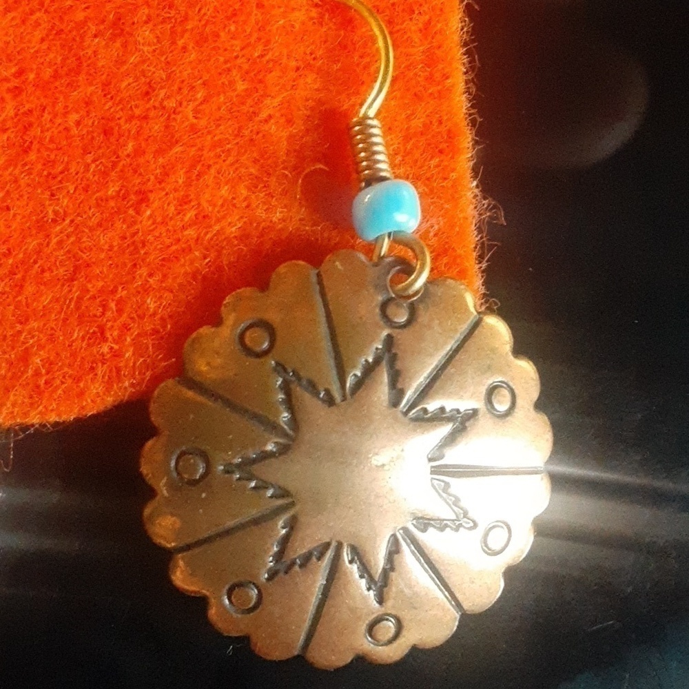 Artisan Style, Gold Tone Earrings. - Picture 3 of 4